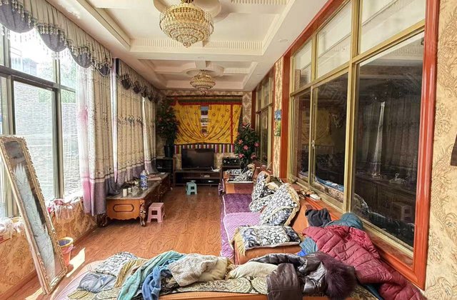 康桑小区4室1厅179.28㎡167万二手房图片