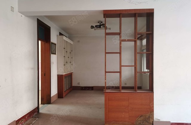 区妇幼 1楼 香江 送车库和储 不临街 好停车站北 城市