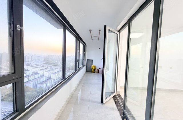 次新房双阳台 新房未住有车位 现代御园 御润好家 和园 转盘