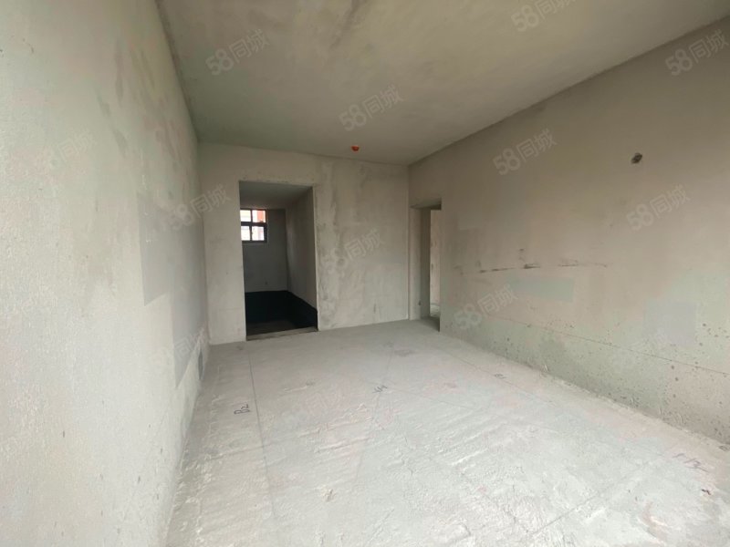 湖景华府4室2厅2卫122㎡南57.5万