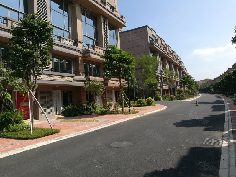 海逸豪庭尚都(2期)3室2厅3卫126.86㎡南480万