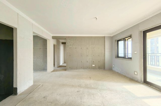 蓝光雍锦半岛4室2厅136.68㎡112万二手房图片