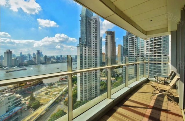 新出北外滩江景房!复式买1层得2层!送40平大露台!送车位!