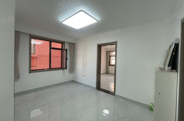 东昌总校 一路之隔 一类一 精装修 3楼 三中 市医院