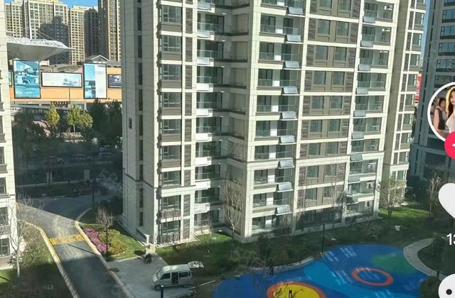 荣盛江山印电梯朝南，    有车位，环境好，出行方便 送车位