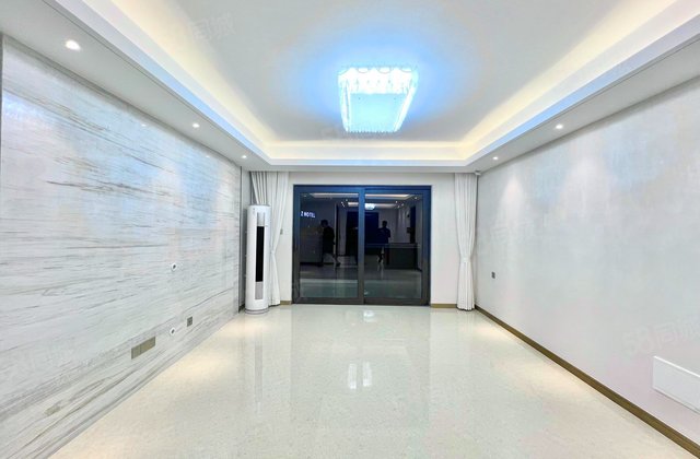 绿地中央广场4室2厅142.4㎡188万二手房图片