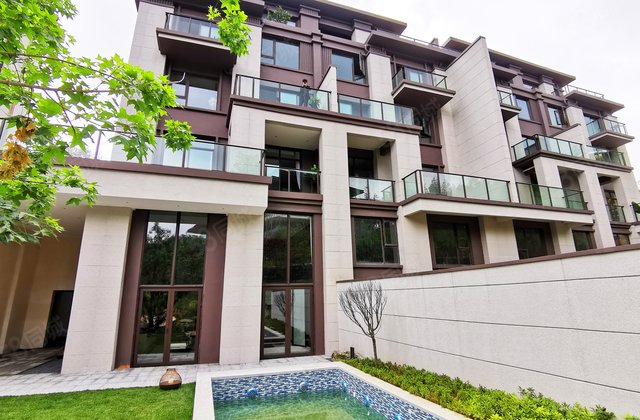 被低估的双龙别墅 3年涨了一套房 比上班赚钱还快32万来一套