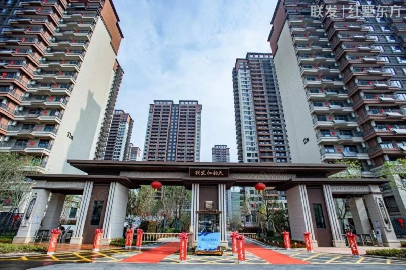 联发红韵天3室1厅2卫111.43㎡南58万