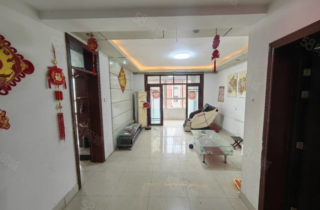 水晶城东区，急售急售东边好户型。带车库。送储藏室。