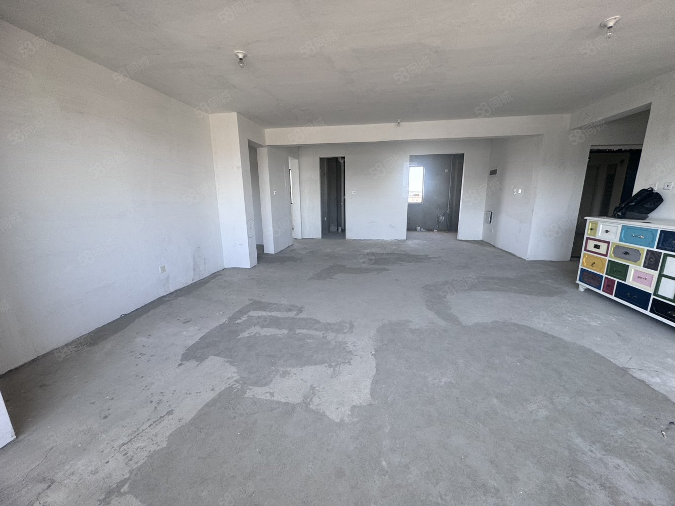 绿地斐勒公馆3室2厅2卫149㎡南北83万