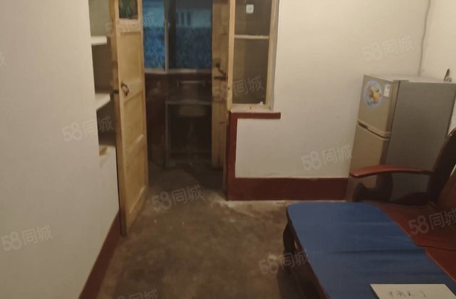 急售文轩中学！一中！电业局一楼带院！送储藏室！