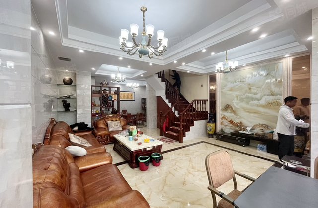 九岭天下(别墅)4室3厅246㎡216.6万二手房图片