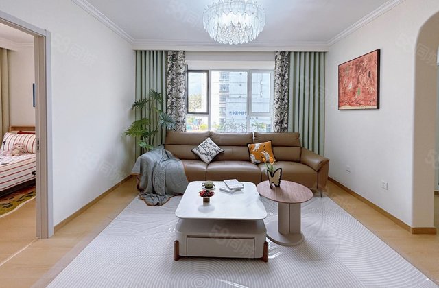 香江附近，精装修电梯房，东边户，三室，房东诚心出售，