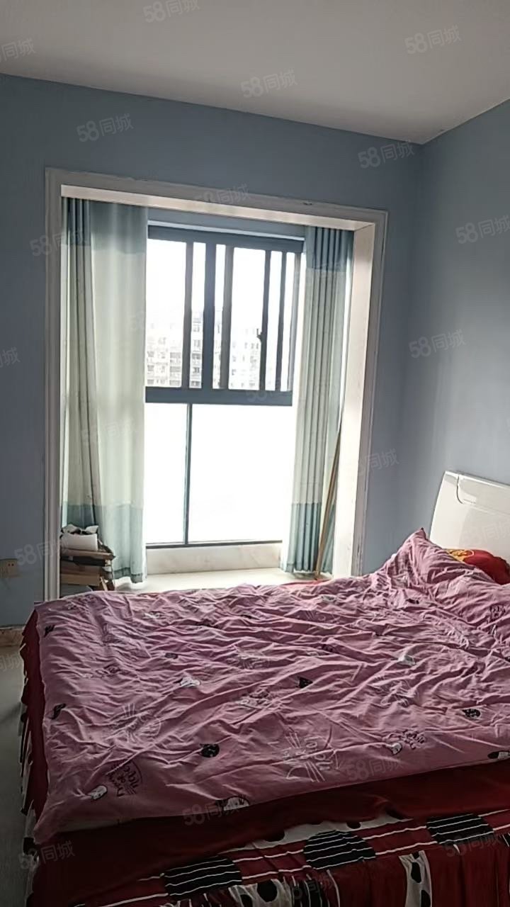 清华美郡3室2厅2卫118.55㎡南52万