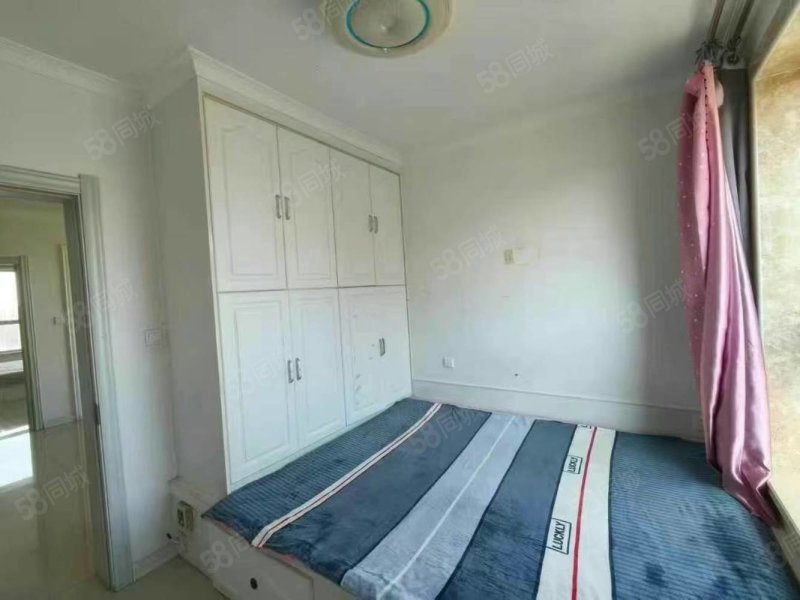 中东帕萨迪纳2室2厅1卫84㎡南北36万