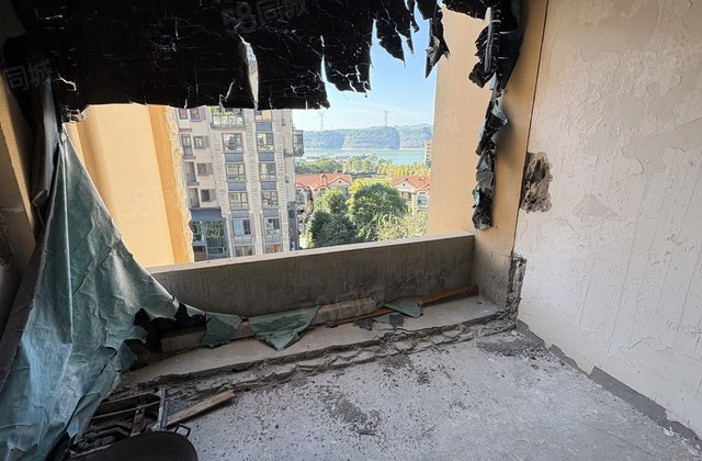 中铁龙盘湖世纪山水(公寓住宅)3室2厅116.47㎡63万二手房图片