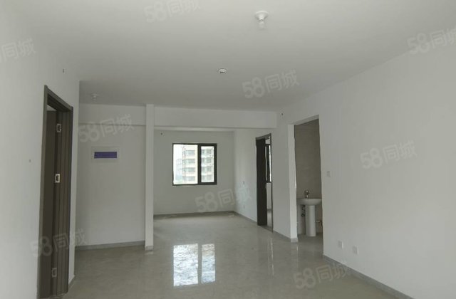 急售，电梯洋房  位置，送车位和储藏室，三叶草户型