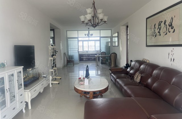 市区万达附近 六层电梯洋房 送车库 洋房大三室 随时看房