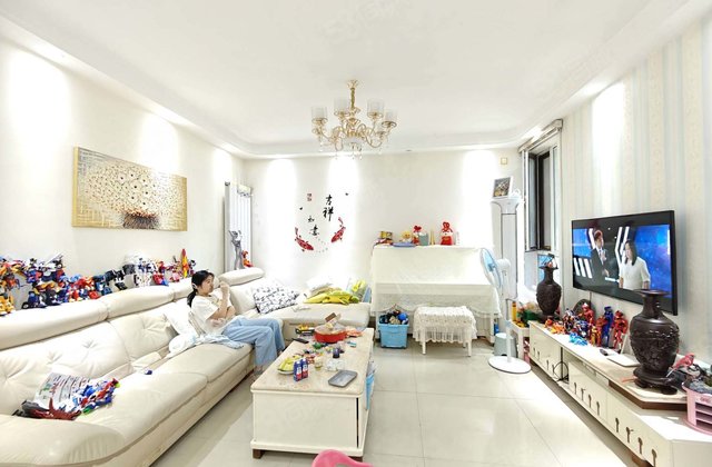 湖边 单价七千多 华悦金钻 三室 孝心一楼  火车站 昌润路