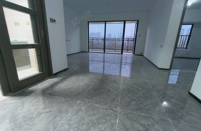 送车位，4居室双卫，云麓九里，精装未住，七中，急售1