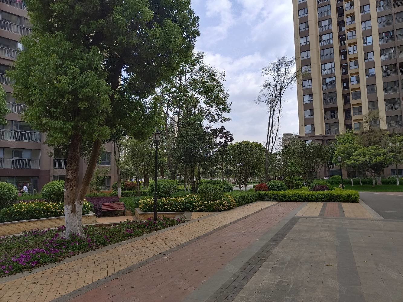 呈贡时代俊园近地铁三室两厅两卫3阳台毛坯105万