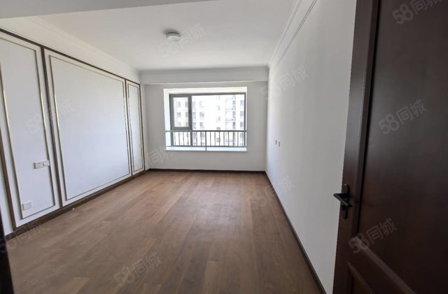 区政府，东昌  ，三室两卫一梯一户，带车储