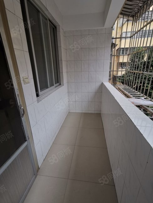 卫生小区3室2厅2卫123㎡南35万