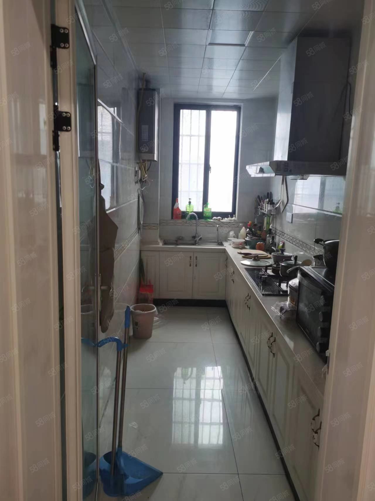 风光大厦3室2厅2卫135.71㎡南58万