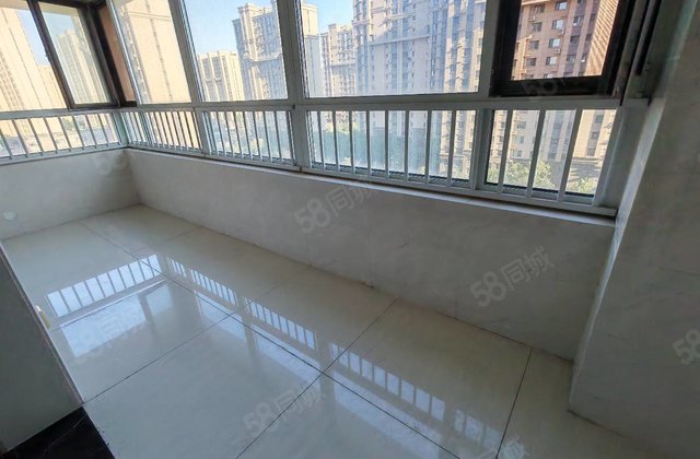 诚心出售东昌中学，双阳台带车位储藏室，走一手手续，新房未住