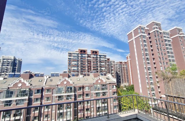 出售水岸花语洋房六楼 送阁楼带露台 带储藏室