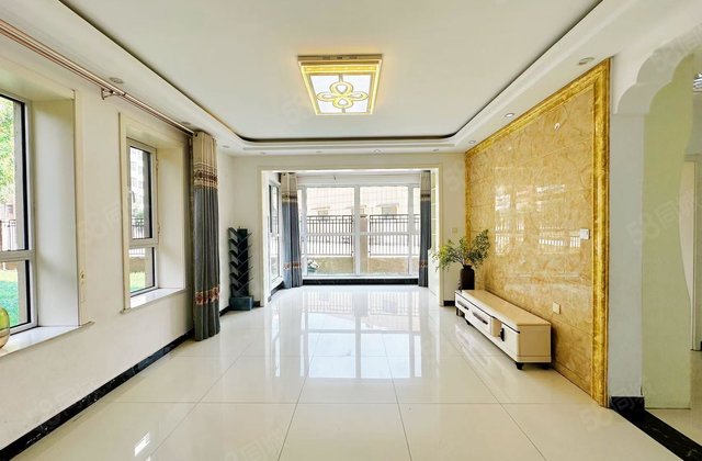 急售，徒骇河边上，御景王宅一楼带100大院，三室两厅两卫