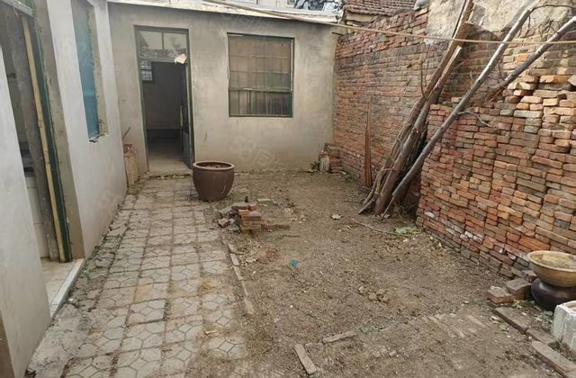 孝心一楼带院总价低老人  非常合适光岳花园人民法院房东诚心卖