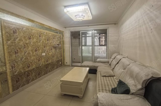 急售，阿卡六期电梯房东边户，3室2卫，免大税随时可以看房