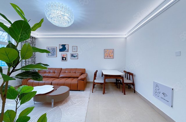 湖边  房，三室两厅，免大税，送精装修，送储藏室