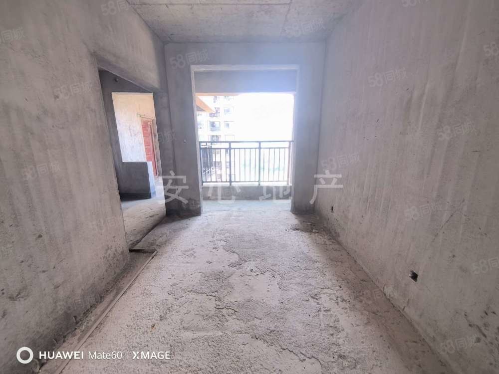 东湖花苑3室2厅1卫120㎡南北96万