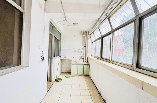 八中 外国语出家门进校门 区政协家属院2楼 小区停车方便