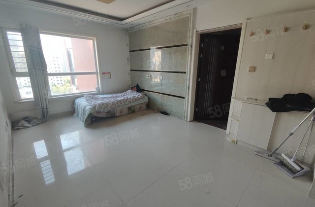 诚心出售！5萬可安家 南北通透户型 电梯好楼层 送储 免大税