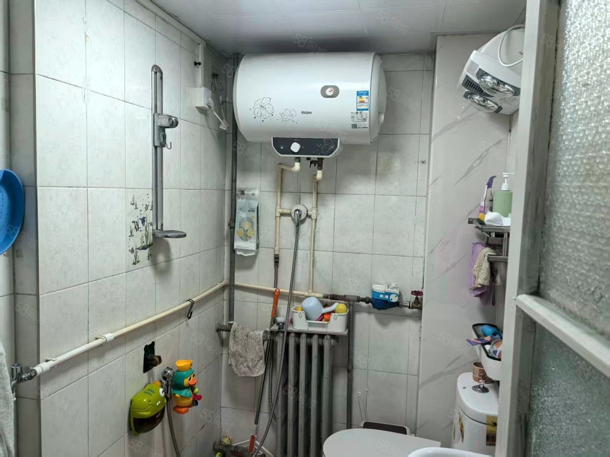 玉橋東路38號院2室1廳1衛(wèi)69.5㎡南北198萬