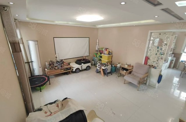 阿卡四期 140平  99.8万 送车位储藏室