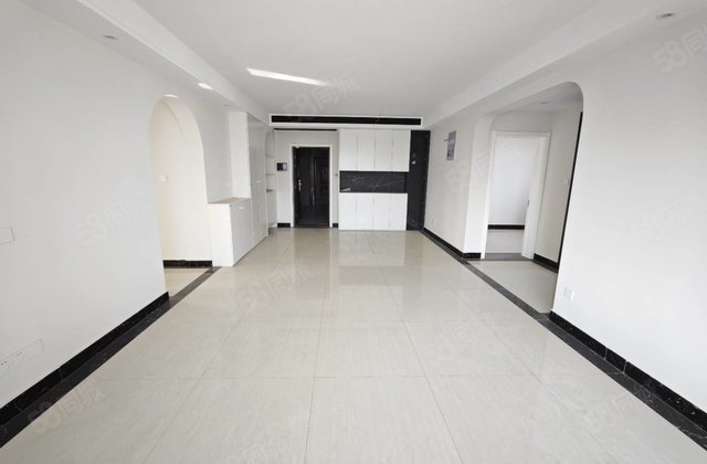 急售！公园东临 精装未住大四室 东边户 免大税带车位储藏室