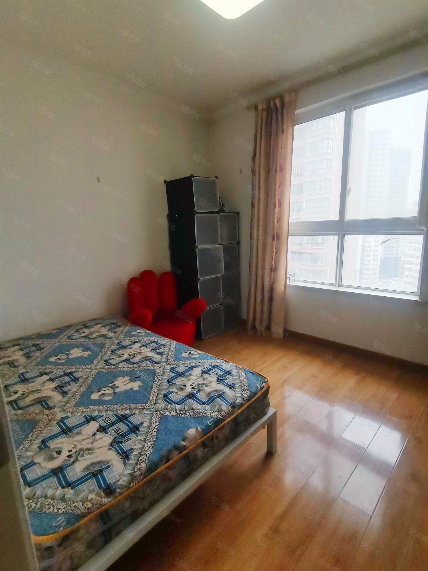 江林新城b区 近地铁 医疗配套成熟 中间楼层采光好 有电梯