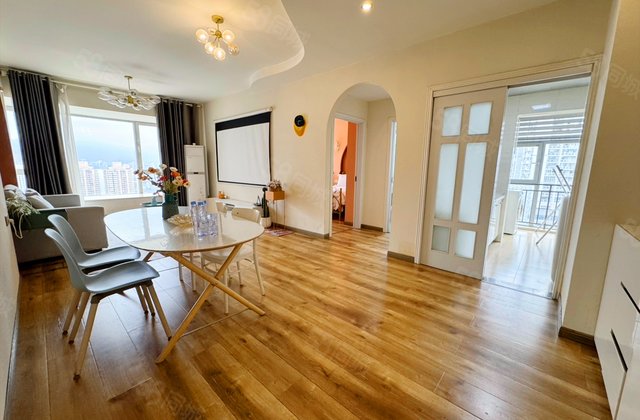 日月光解放碑1号1室2厅82.77㎡115万二手房图片