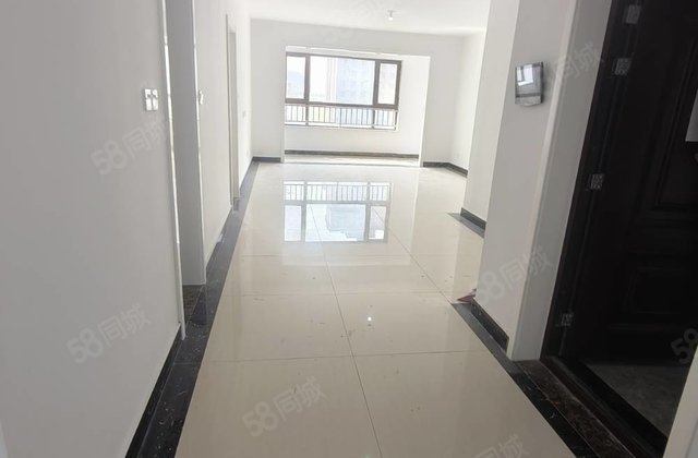 市中心大平房，人民公园东临，中央帝景四居室阔景房，中间楼层