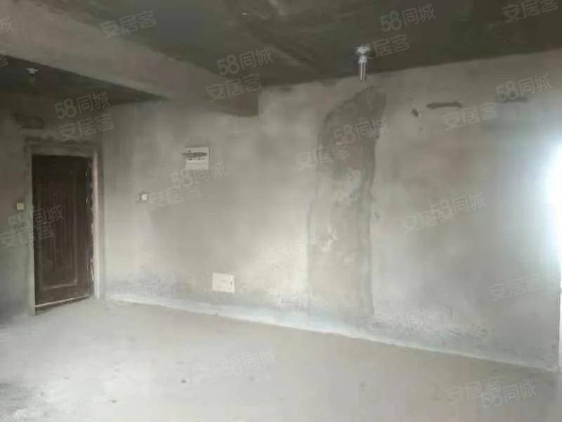 杉杉国际城3室2厅1卫101㎡南43万