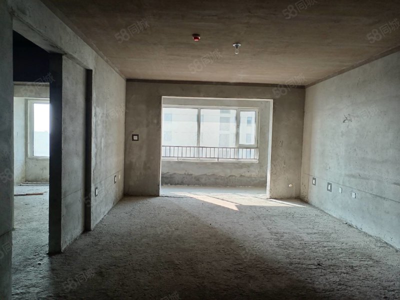 铂金华府3室2厅2卫119㎡南北62万