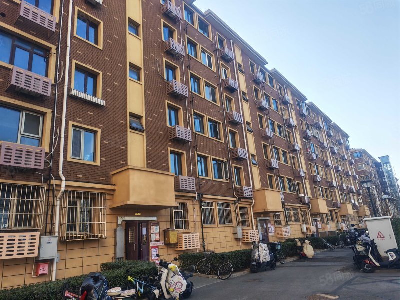 北小園1室1廳1衛(wèi)67.22㎡南180萬