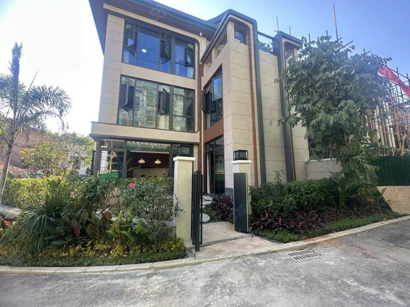 市区别墅 独门独院 送105平大花园带露台 70年大产权