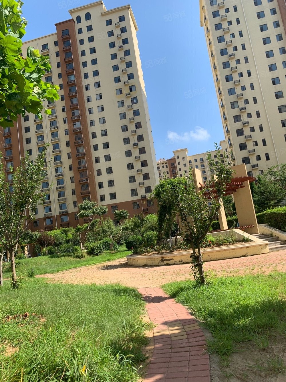 海韵馨园3室2厅2卫132㎡南北62万