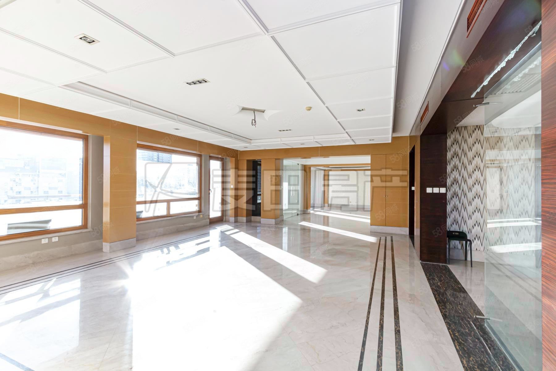 復(fù)地首府3室2廳4衛(wèi)404㎡南北2880萬(wàn)