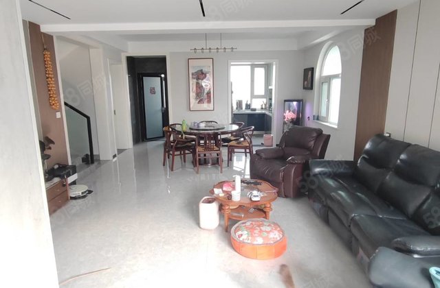 金鼎巷别墅 双拼带院带楼台 有充电桩 房东出国出售